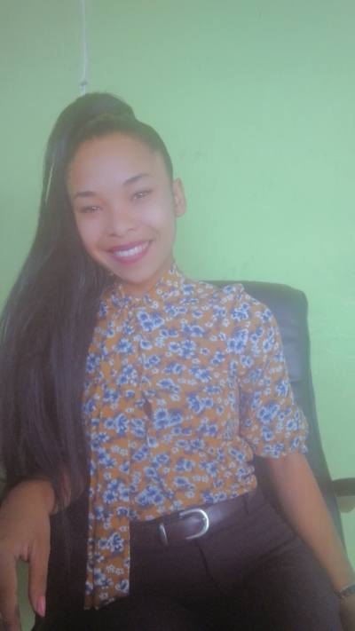 Daniella 22 ans Toamasina Madagascar