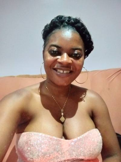 Blanche 32 Jahre Yaounde I Kamerun