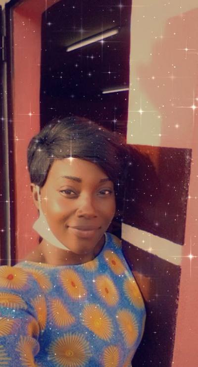 Prisca 28 years Celibataire Cameroon