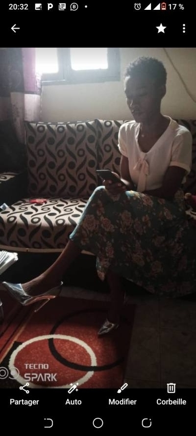 Edwige 34 Jahre Centre Kamerun
