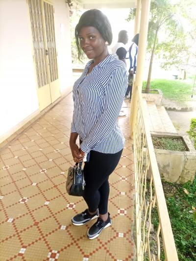 Anita 33 Jahre Yaounde Kamerun