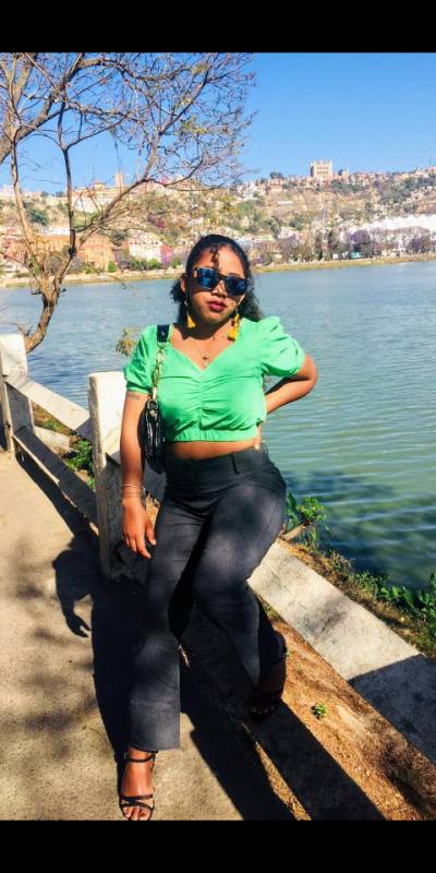 Jocelyne 29 Jahre Tananarive Madagaskar