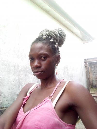 Joelle 33 ans Mbalmayo Cameroun