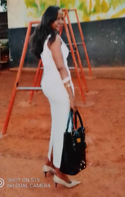 Clara 66 Jahre Yaoundé Kamerun