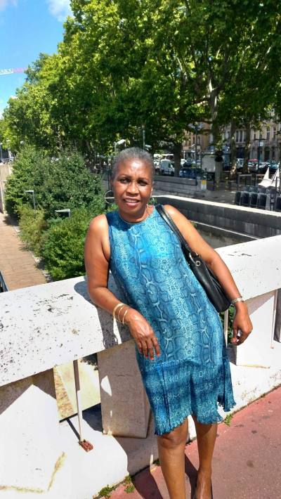 Solange  65 ans Bordeaux France