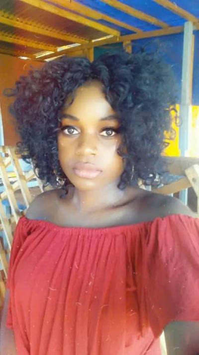 Olga 27 ans Yaounde Cameroun