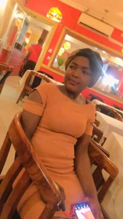 Patricia 23 years Douala Cameroun