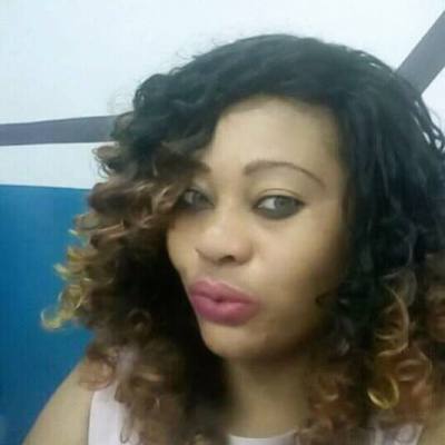 Josephine 33 Jahre Yaoundé Kamerun