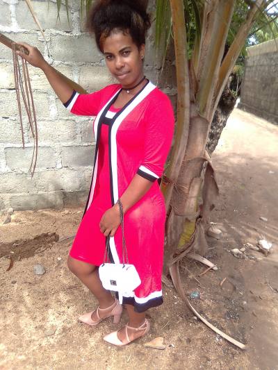Carla 33 Jahre Sambava Madagaskar
