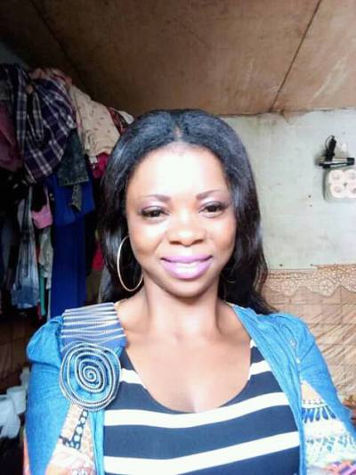 Carine 25 ans Yaounde Cameroun