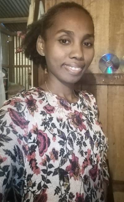 Annie 31 ans Antalaha  Madagascar