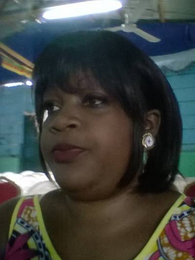 Simone 34 ans Mfou Cameroun