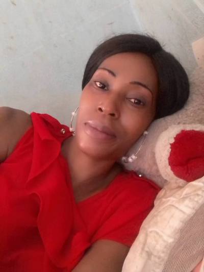 Solange 36 ans Yaoundé Cameroun