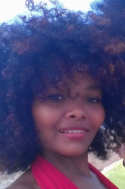 Norah 22 ans Antalaha Madagascar