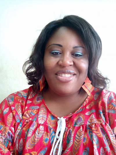 Diane 50 ans Yaoundé Cameroun