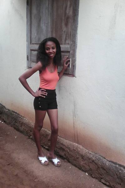 Arrielle 24 ans Sambava Madagascar