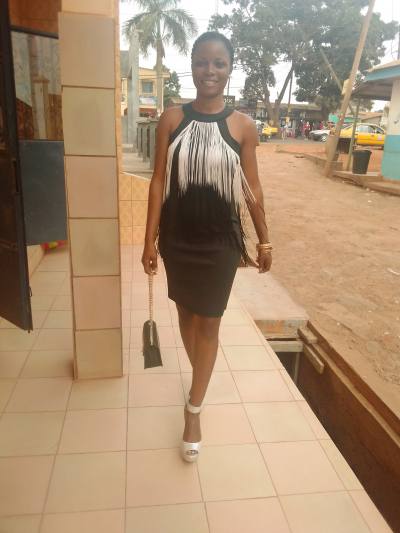 Henriette 28 ans Yaoundé Cameroun