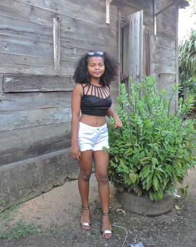 Angelina 18 ans Antalaha Madagascar