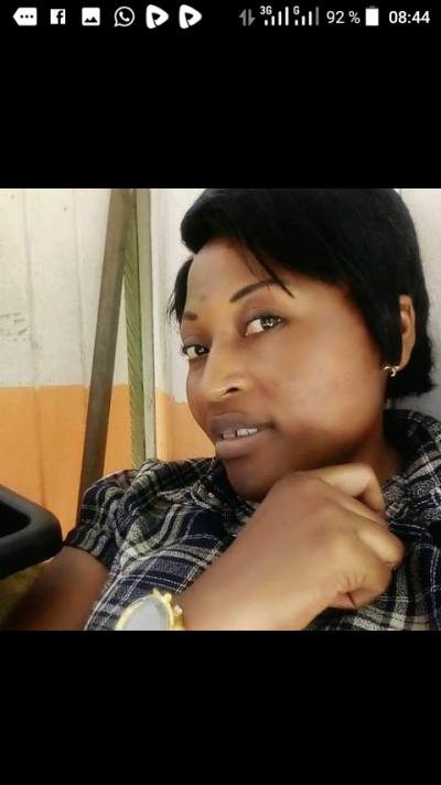 Dora 39 Jahre Yaoundé Kamerun