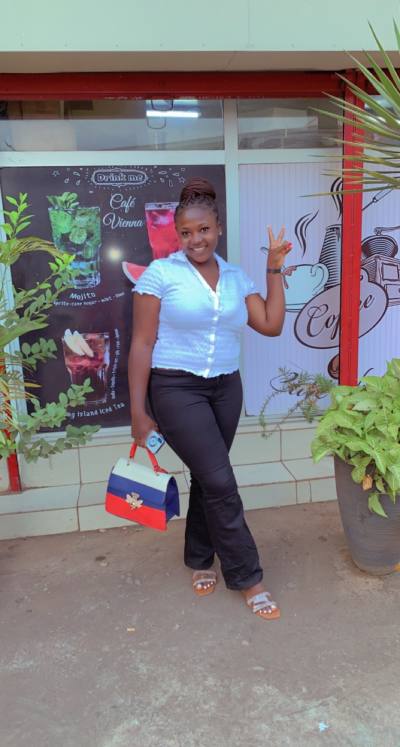 Grace 25 ans Yaoundé 4 Cameroun