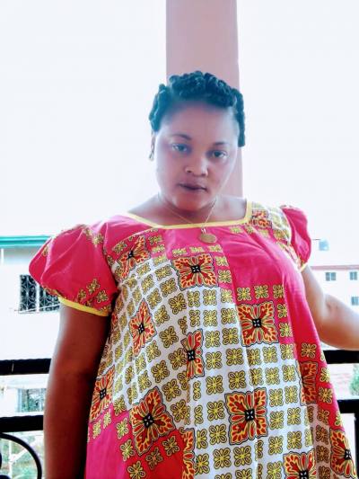 Étiennette 38 ans Yaoundé Cameroun