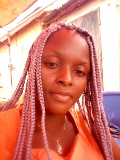 Marie 31 Jahre Cotonou Gutartig