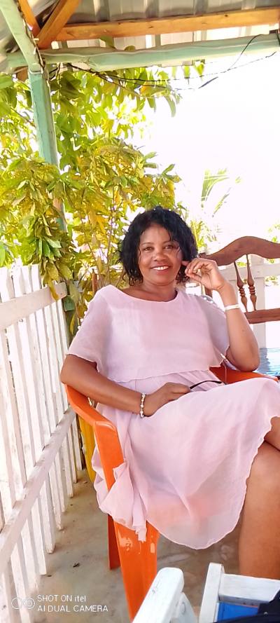 Sylvie 55 ans Tulear Madagascar