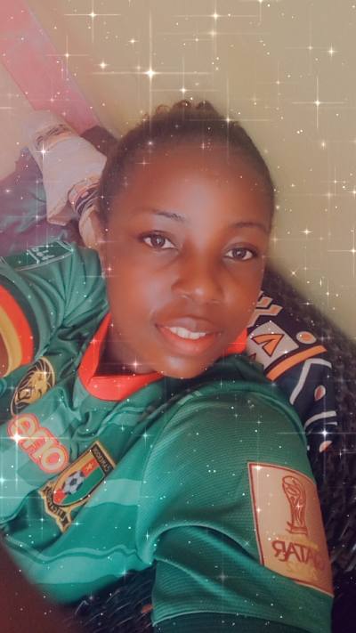 Lovelyne 32 Jahre Yaoundé Kamerun