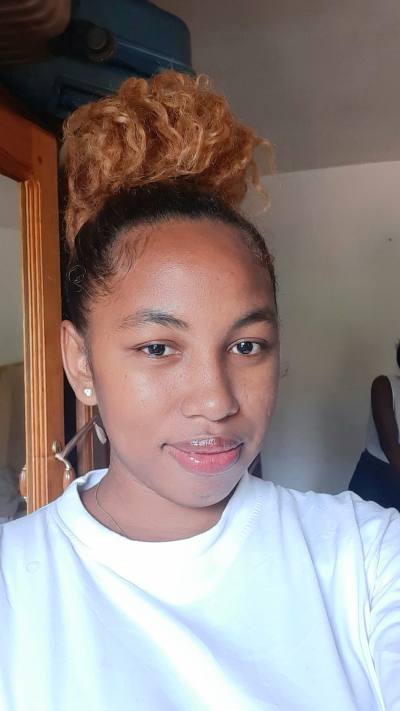 Alexia 26 Jahre Tananarivo Madagaskar