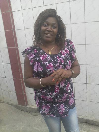 Esther 39 years Douala Cameroon
