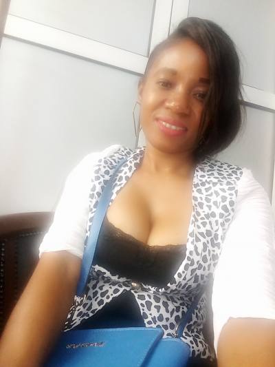 Marlyse 38 Jahre Yaoundé Kamerun