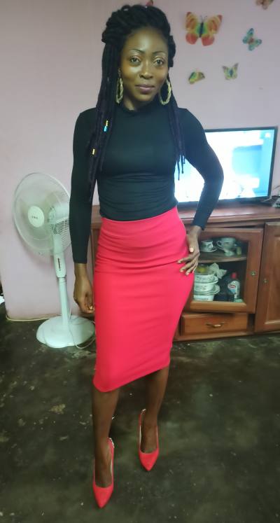 Laura 34 years Yaounde  Cameroon