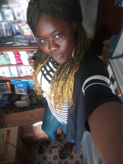 Marlyse 34 Jahre Yaoundé Kamerun