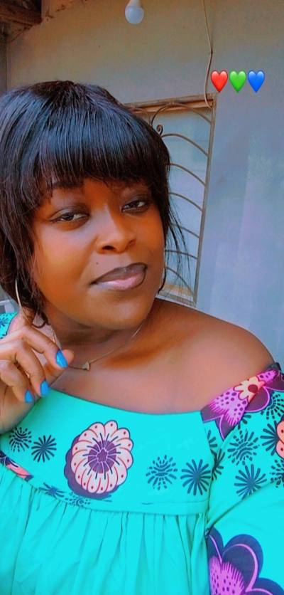 Vanessa 32 Jahre Yaoundé  Kamerun