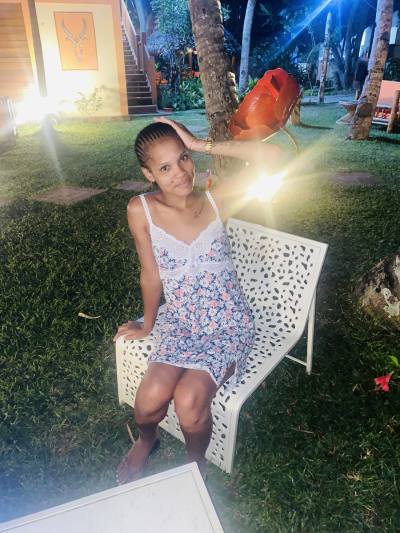 Angelica 24 ans Nosy Be Hell-ville Madagascar