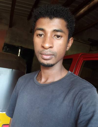 Felicien 28 ans Antsiranana Madagascar