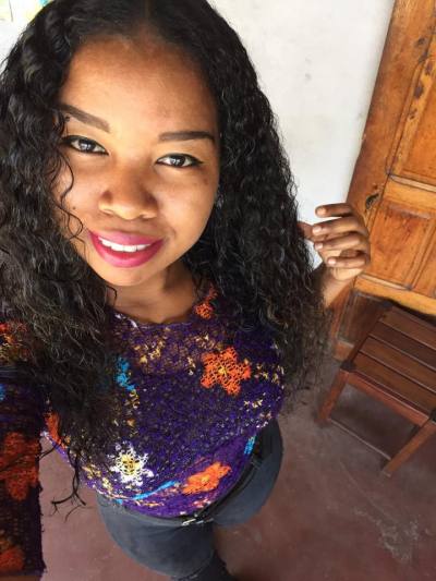 Janny 26 Jahre Toamasina Madagaskar
