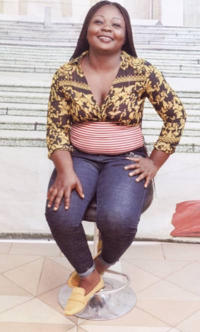 Marielaure 34 ans Yaoundé  Cameroun