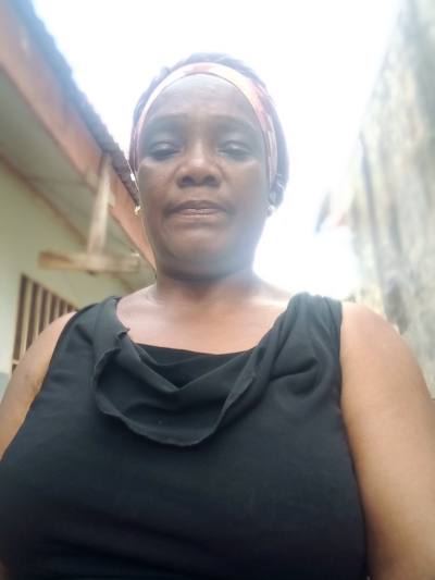 Louise  50 ans Yaoundé 3 Cameroun