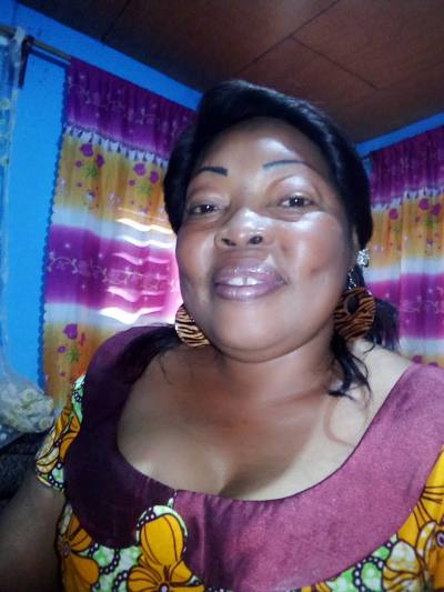 Helena 54 ans Yaoundé Cameroun