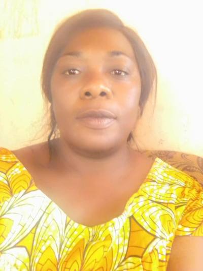 Yvette 47 Jahre Yaoundé Kamerun