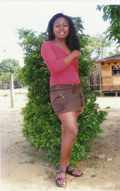 Anny 28 ans Sambava Madagascar