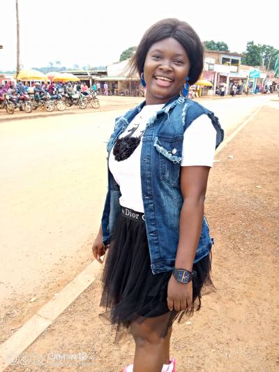 Mélaine  30 ans Yaoundé 5 Cameroun