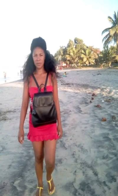 Yvonne 29 ans Sambava Madagascar
