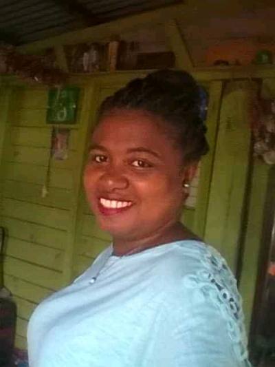 Elinah 33 ans Tamatave Madagascar