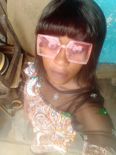 Lydie 29 Jahre Littoral Kamerun