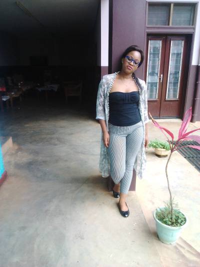 Caroline  30 ans Yaoundé  Cameroun