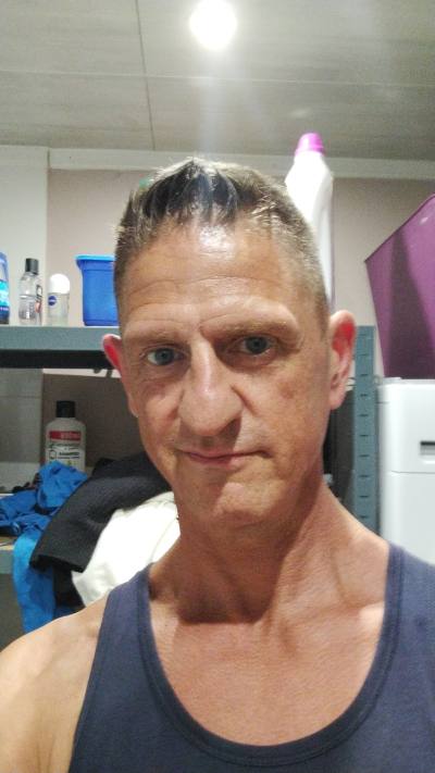 Bernard  58 ans Nismes  Belgique