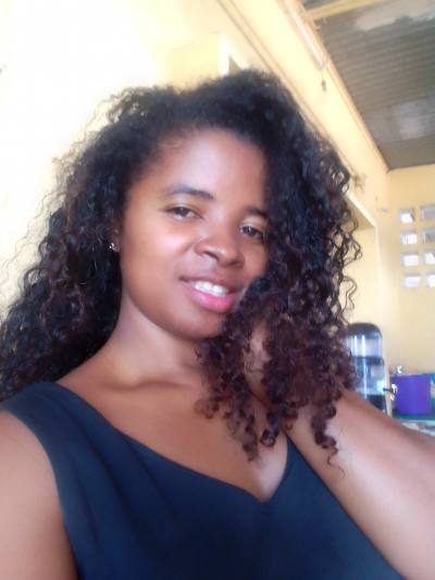 Francela 26 ans Majunga Madagascar