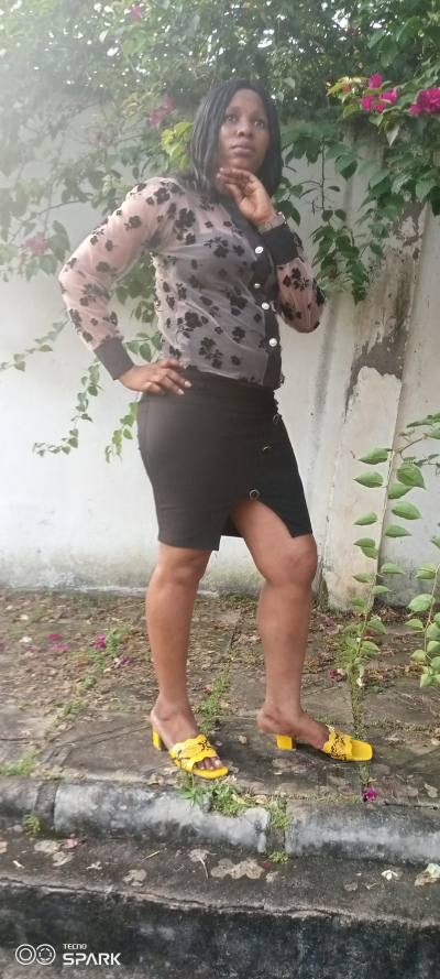Lydie 33 ans Yaounde Cameroun